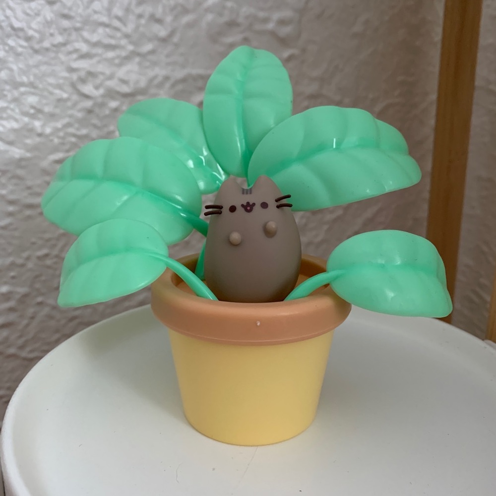 Pusheen Vinyl Figure- Sprout
